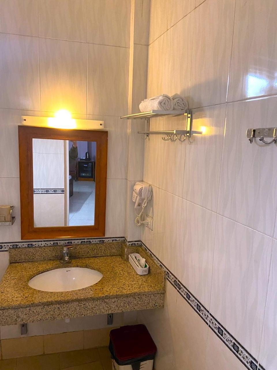Hong Ha Airport Hotel Thach Loi Exterior foto